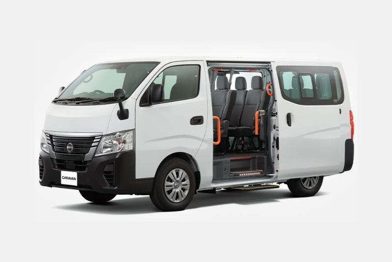 乗り降りをサポートする専用装備が満載の「送迎タイプ」